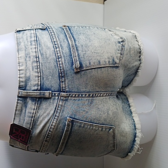 NB FRAY HEM SHORT - Picture 2 of 2